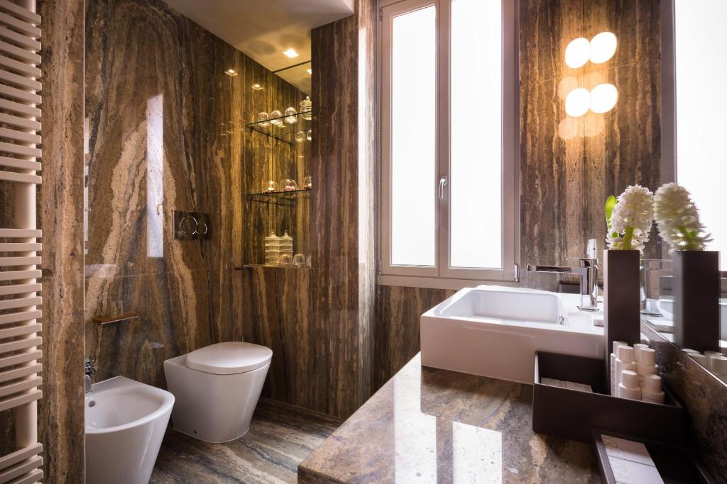 Koupelna v ubytování Liassidi Wellness Suites