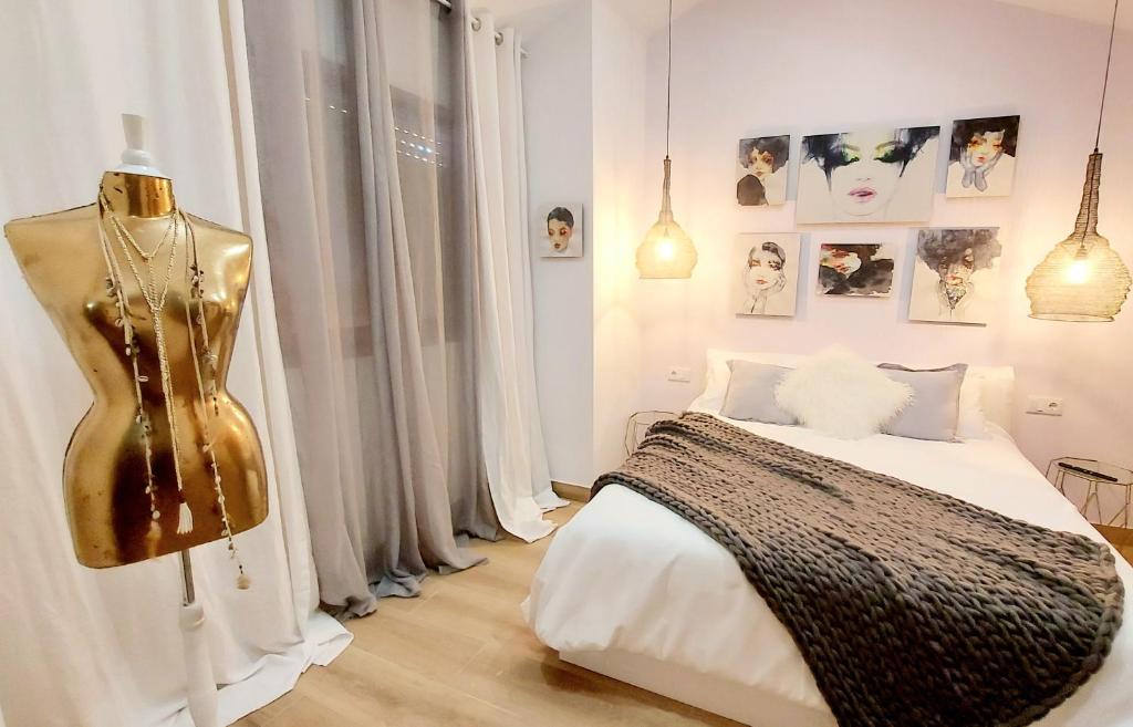 Ένα ή περισσότερα κρεβάτια σε δωμάτιο στο "Campello Beachside Duplex, Coastal Escape, only 50 meters from sea"