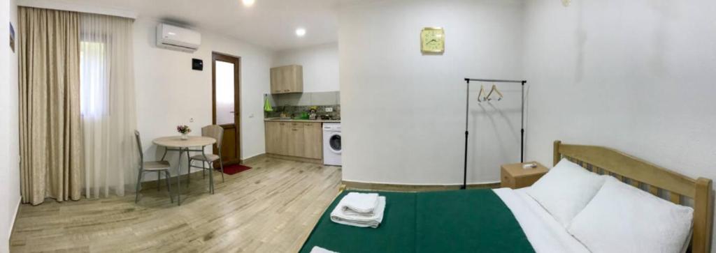 Kuchyň nebo kuchyňský kout v ubytování Guest House Beautiful Tbilisi - Cool & Cozy Apartments