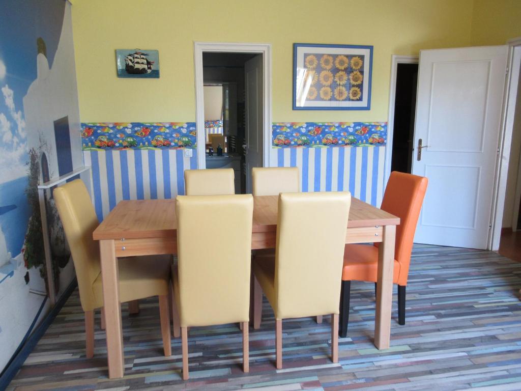 Televízia a/alebo spoločenská miestnosť v ubytovaní The Boys Apartman