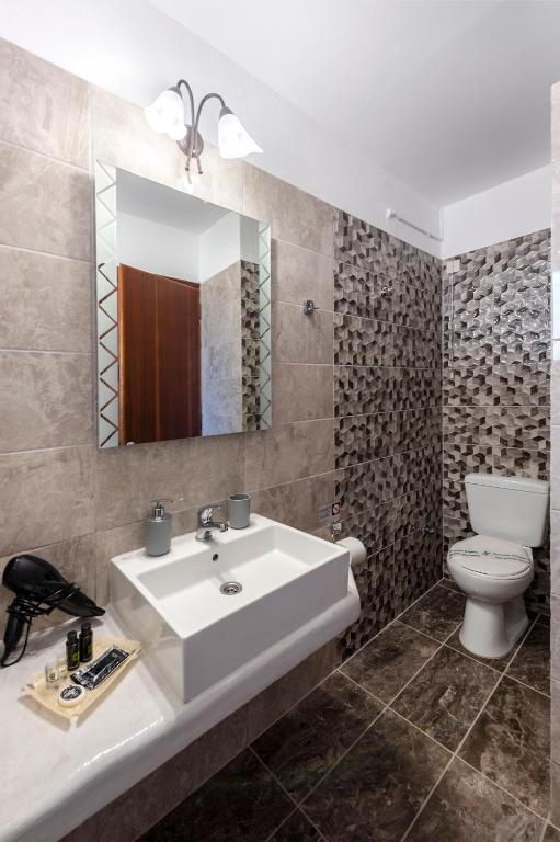 Koupelna v ubytování Stella Hotel