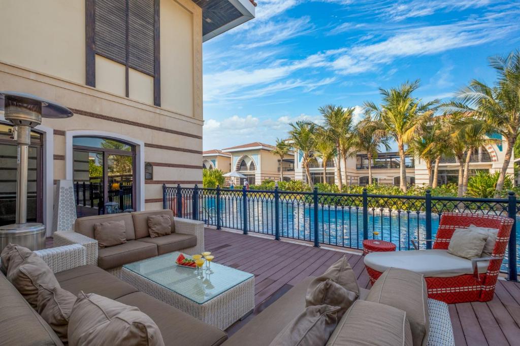 Bazén v ubytování Zabeel Saray Royal Residences Lagoon Villa nebo v jeho okolí