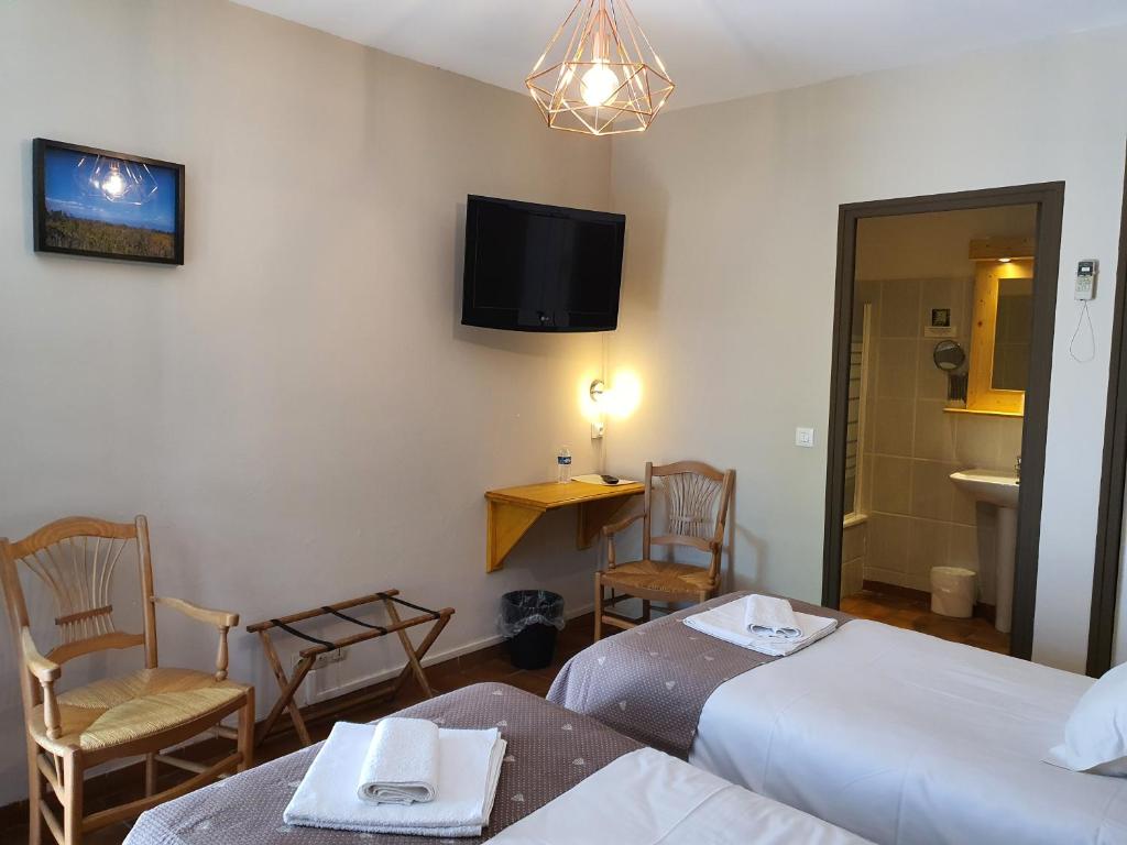 Logis Hôtel Restaurant L'Escarbille - Twin Room