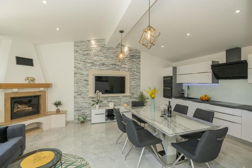 TV a/nebo společenská místnost v ubytování Holiday Home Maslina