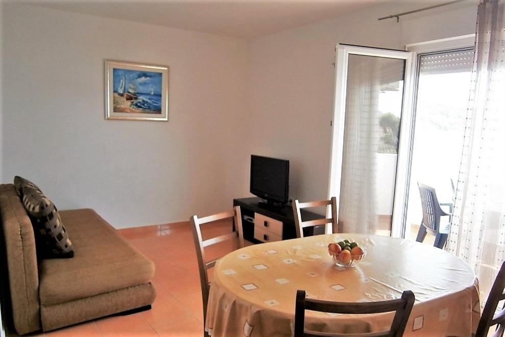 Posedenie v ubytovaní Apartment in Sevid with Seaview, Balcony, Air condition, WIFI (4755-1)