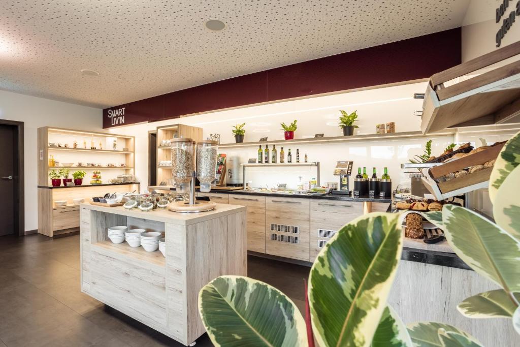 Kuchyňa alebo kuchynka v ubytovaní Hotel Smart Liv'in