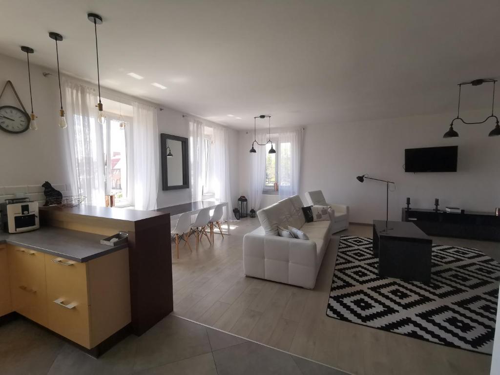 Kuchyňa alebo kuchynka v ubytovaní Apartament Mieszkanie Krzeszów Europejska Perła Baroku