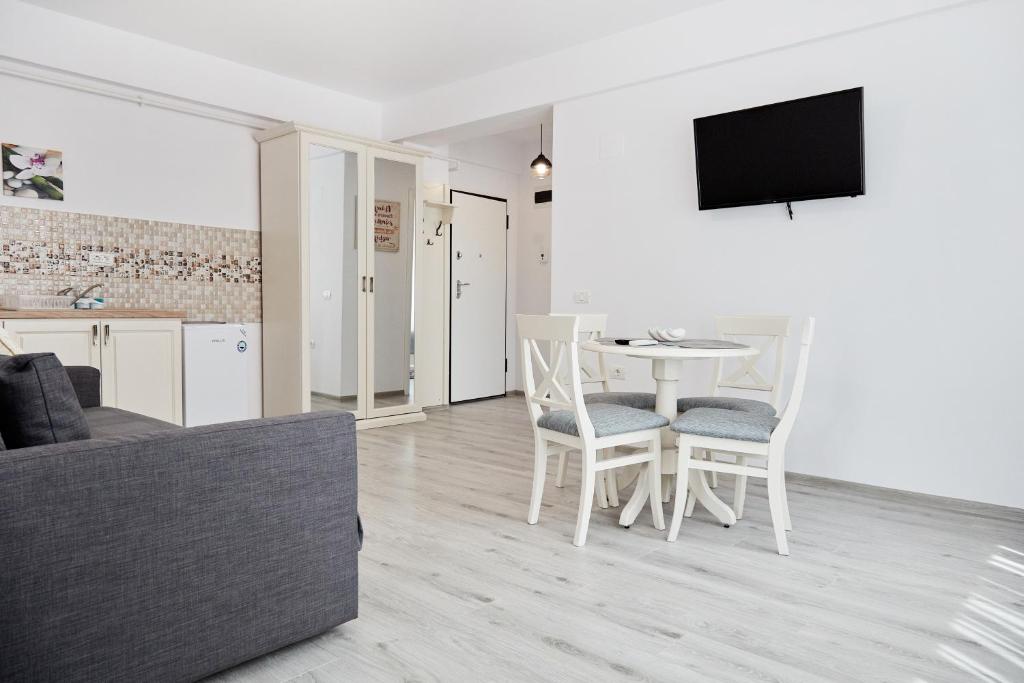 Apartments Excelsior Mamaia Nord - 海の景色を望むアパート