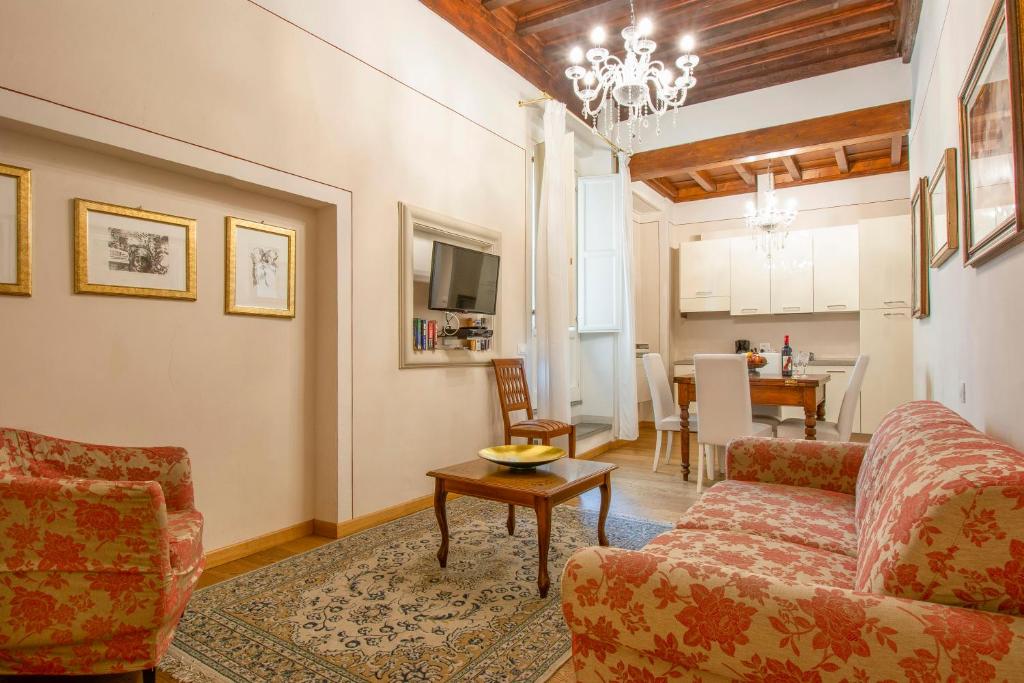 a living room with a couch and a table at Casa Michelangelo & Giotto - Tintori apt in Florence