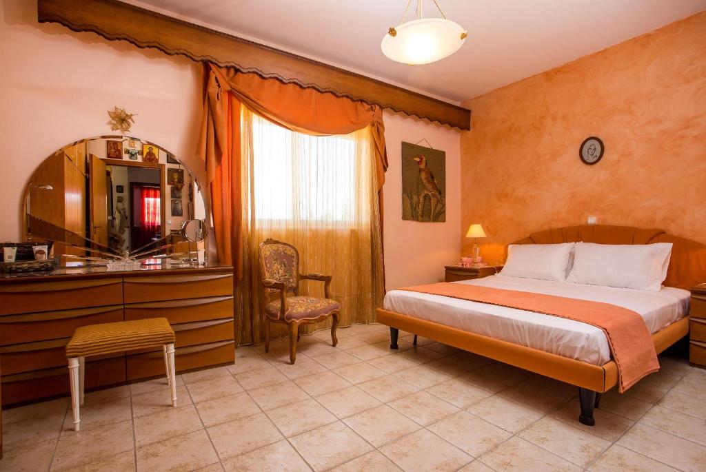 Łóżko lub łóżka w pokoju w obiekcie Laylande House