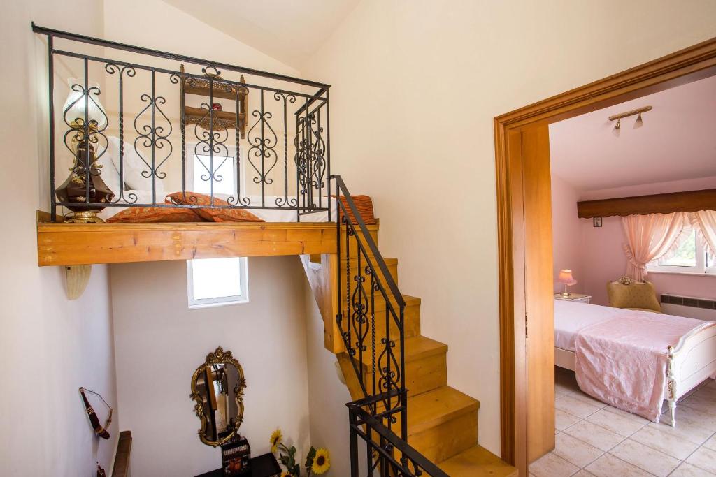 Łóżko lub łóżka w pokoju w obiekcie Laylande House