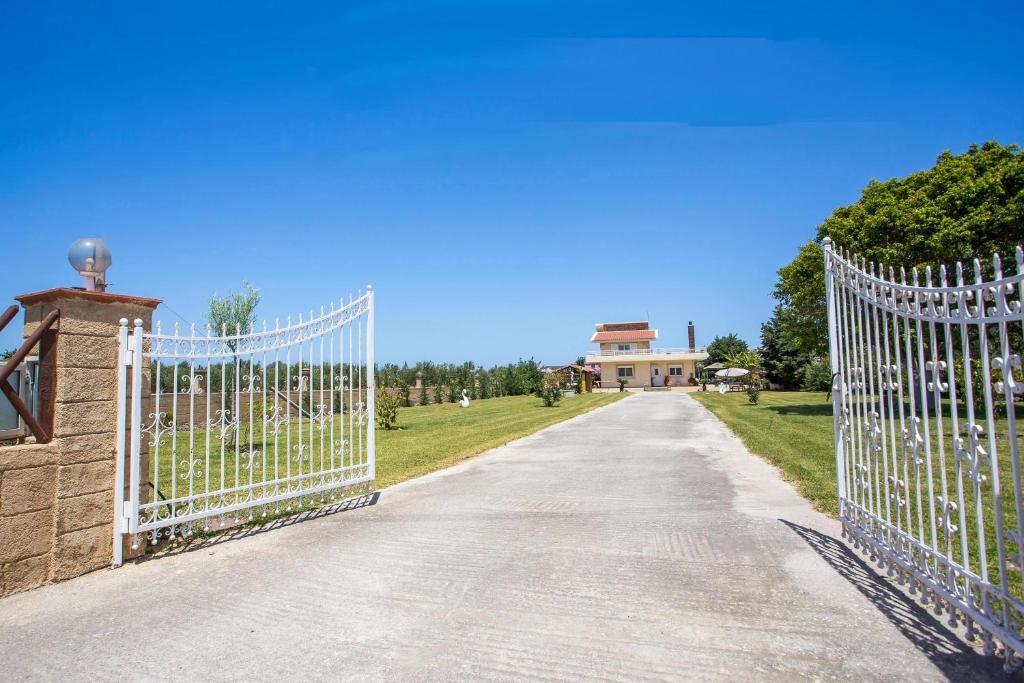 Zdjęcie z galerii obiektu Laylande House w mieście Theologos