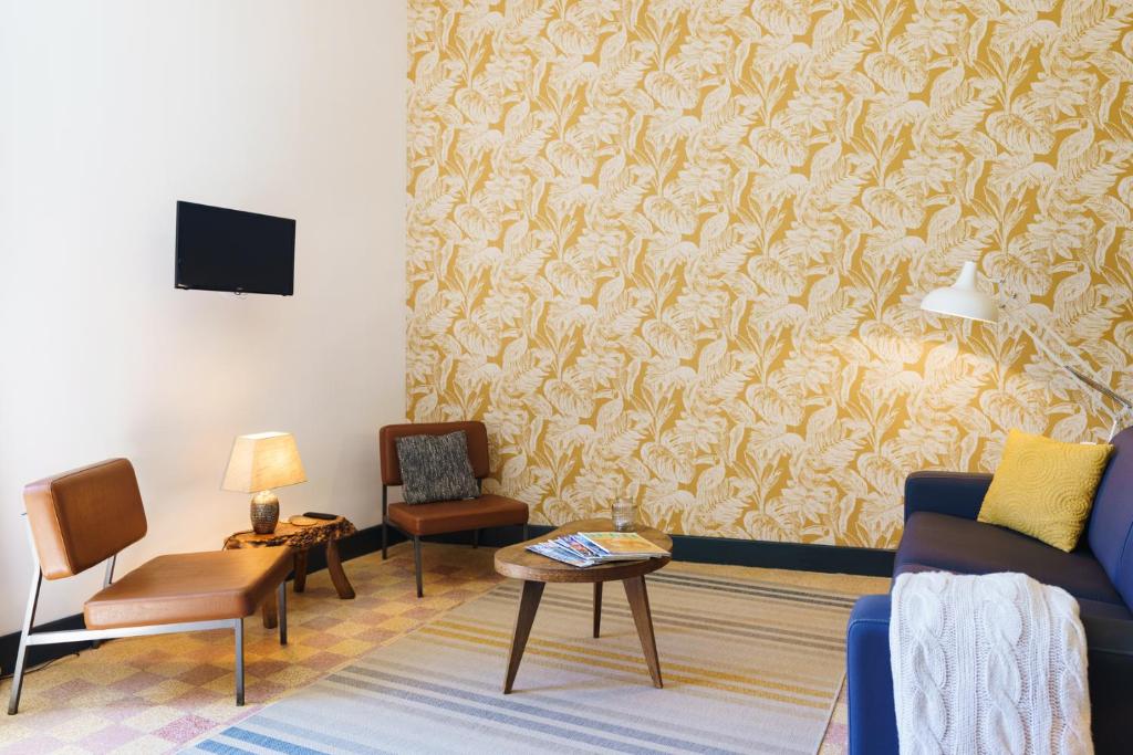 TV a/nebo společenská místnost v ubytování Logement Onze Chambres & Gîtes
