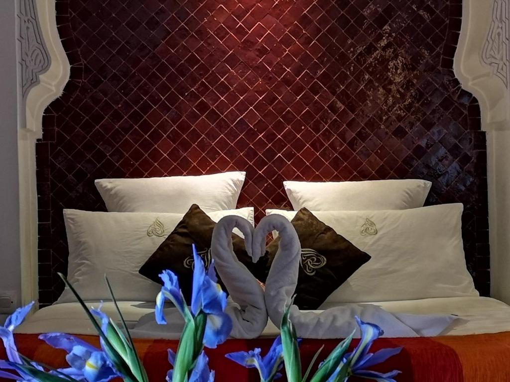 Postel nebo postele na pokoji v ubytování Riad Charme d'Orient Adults Only