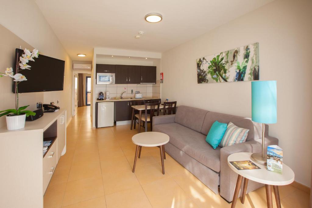 Kuchnia lub aneks kuchenny w obiekcie Grupotel Playa Feliz
