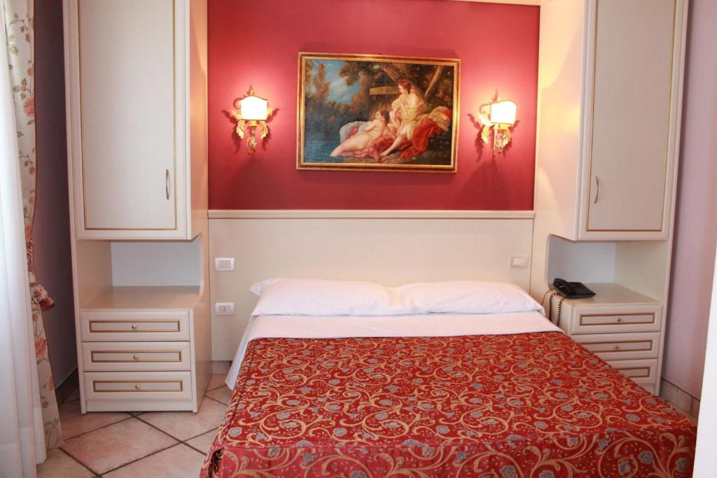 Postel nebo postele na pokoji v ubytování Hotel Monna Lisa