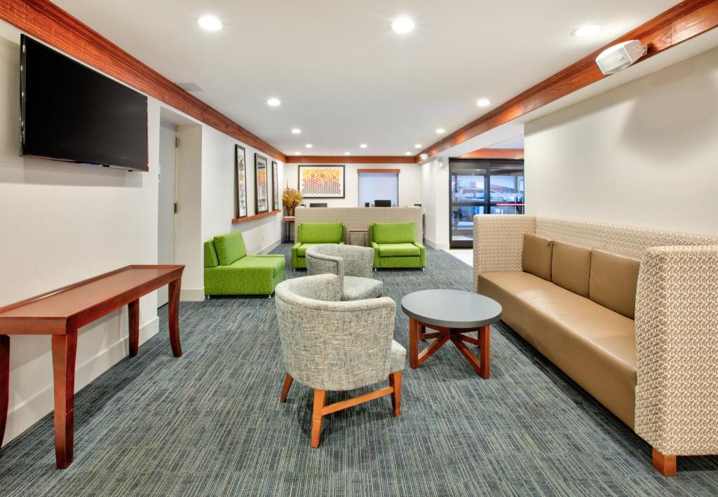 a lobby with a couch and a table and chairs at Holiday Inn Express - Hope by IHG in Hope