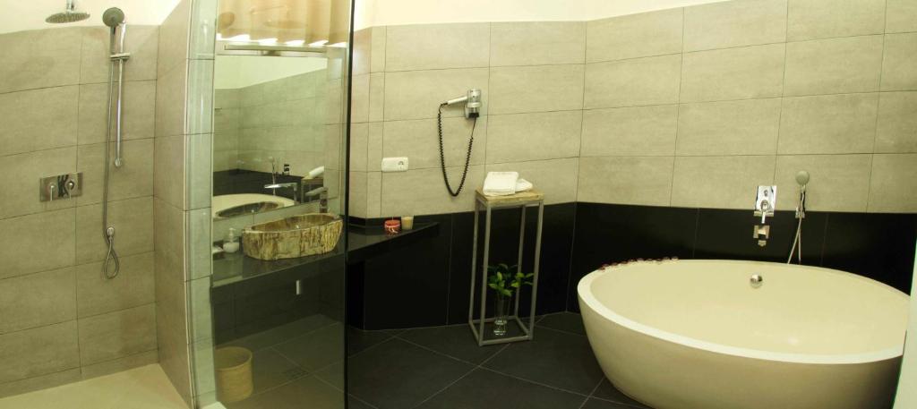 A bathroom at Silos19 Suites