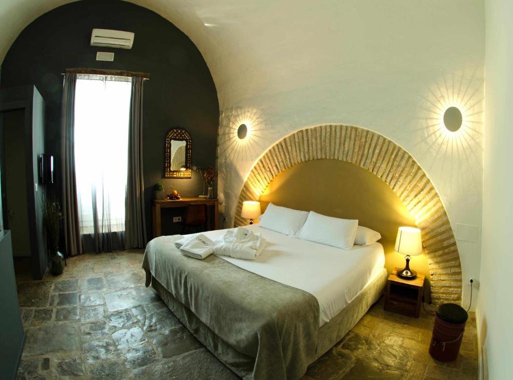 A bed or beds in a room at Silos19 Suites