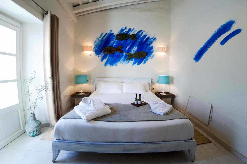 A bed or beds in a room at Silos19 Suites