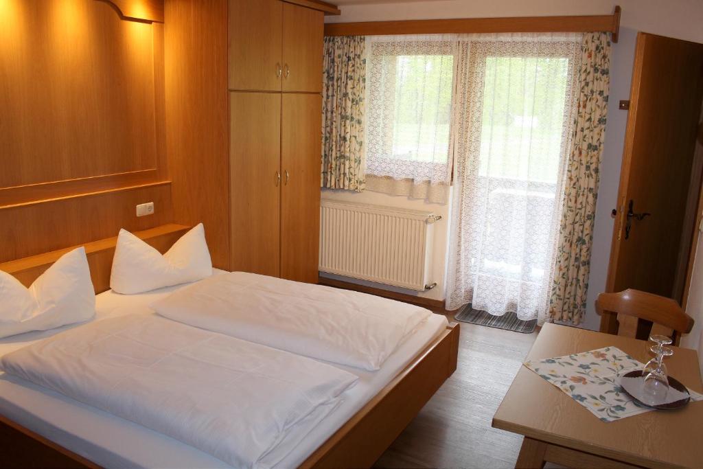 Postel nebo postele na pokoji v ubytování Gästehaus Baltram