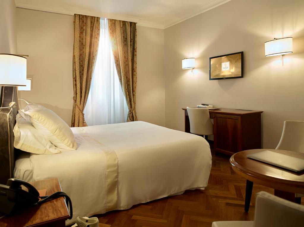 Postel nebo postele na pokoji v ubytování Hotel Niccolo' V - Terme dei Papi