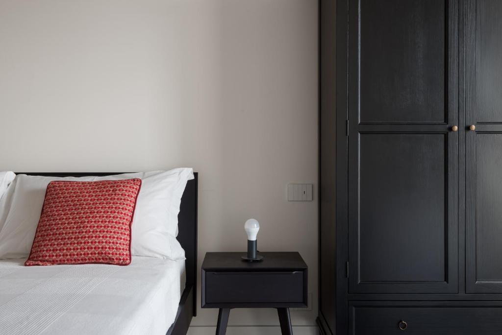Posteľ alebo postele v izbe v ubytovaní The Silver Lava - a luxury boutique apartment