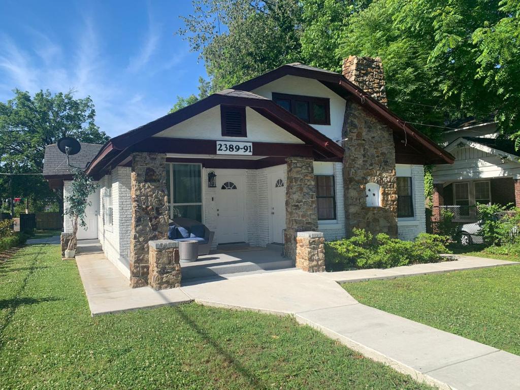 Central Near Beale St / Zoo Sleeps up to 19, Memphis (updated