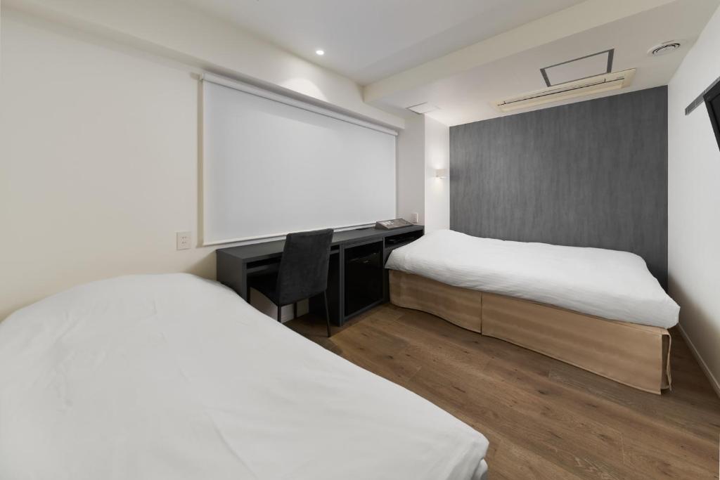 Tempat tidur dalam kamar di Shinjuku City Hotel N.U.T.S Tokyo