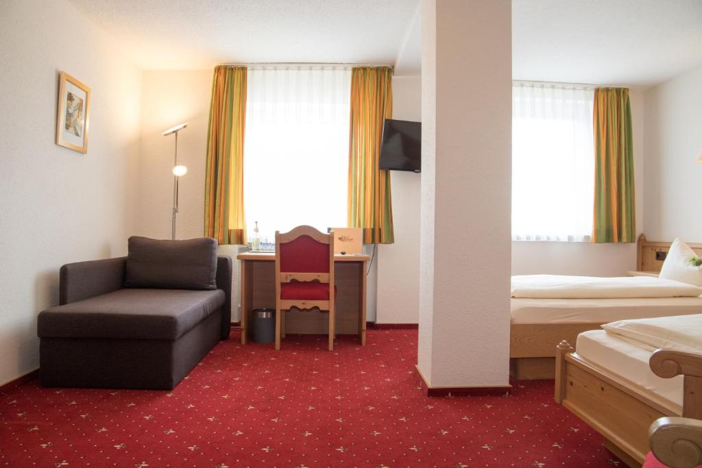 Postel nebo postele na pokoji v ubytování Hotel Bauer garni