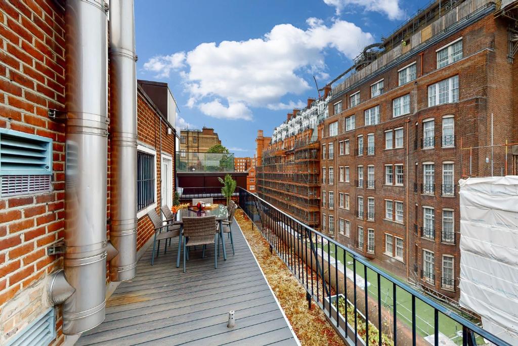 Stay in bond street - 