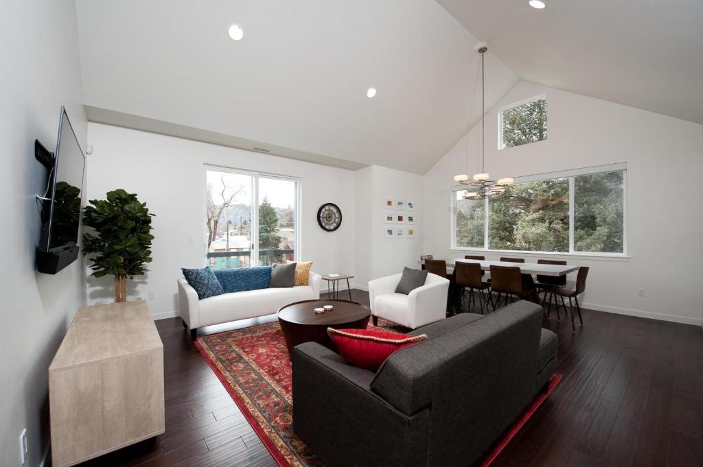 2201 Main Avenue - Housity