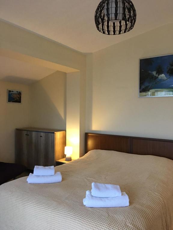 Rúm í herbergi á Kobuleti Rooftop Hotel