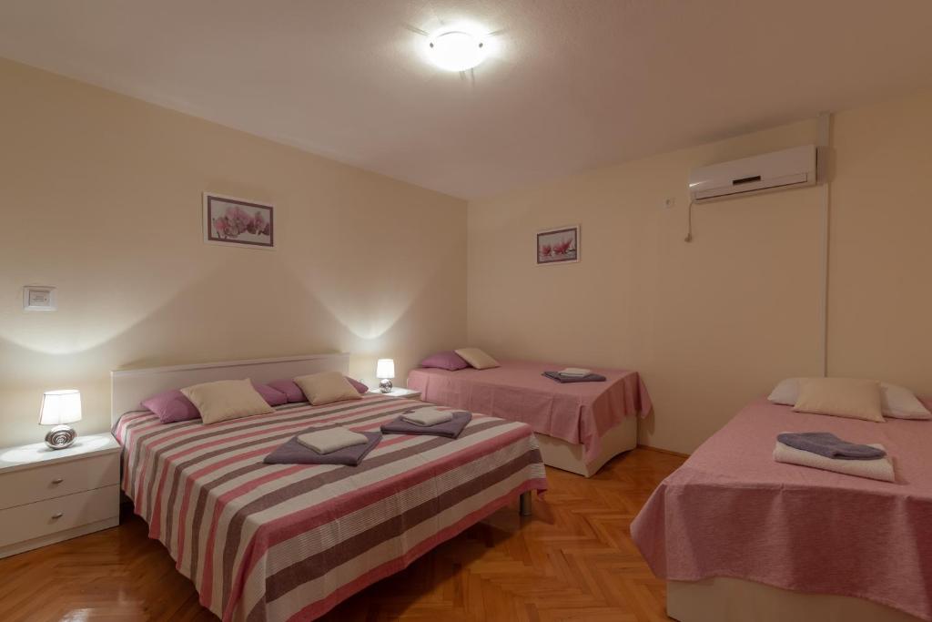Posteľ alebo postele v izbe v ubytovaní Apartman Ana Marija