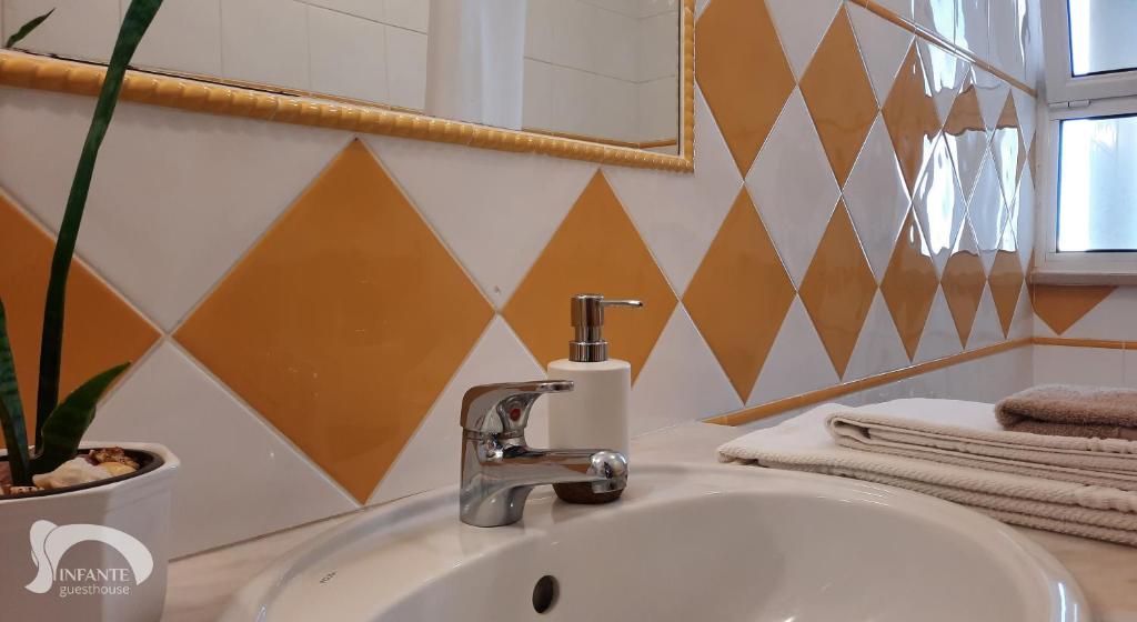 Infante Guesthouse - 18