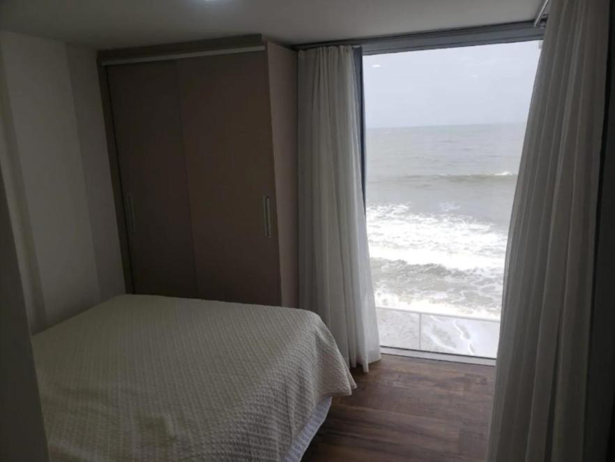  Casa de praia de Frente para o mar com Piscina