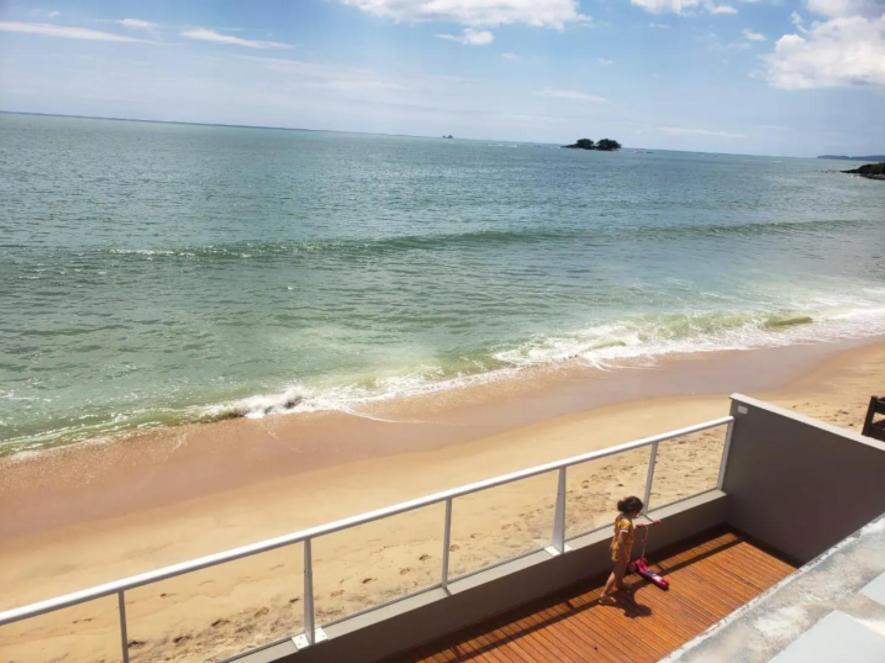  Casa de praia de Frente para o mar com Piscina