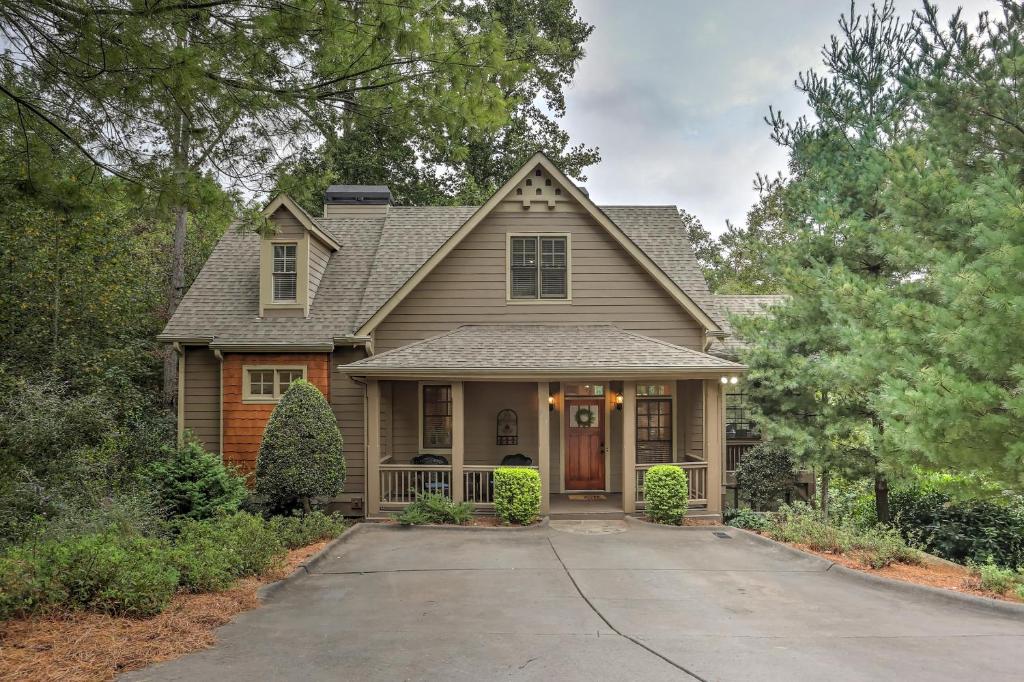 Mountain Bearadise Luxury Rental Home in Big Canoe - Housity