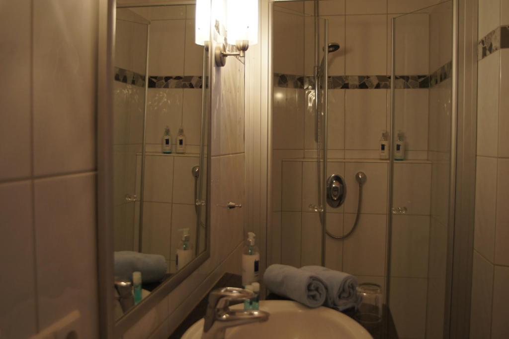 Gasthof zum Adler - Wahlwies-3 km z Bodensee Hotel geöffnet - Rest-Mo-Di-geschl - Chambre Simple
