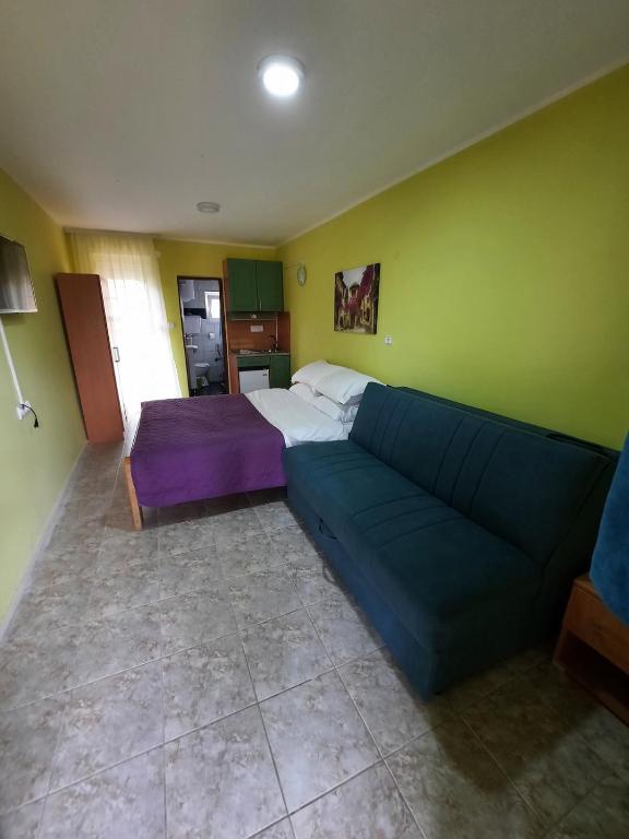 a living room with a couch and a bed at Villa M in Vinci