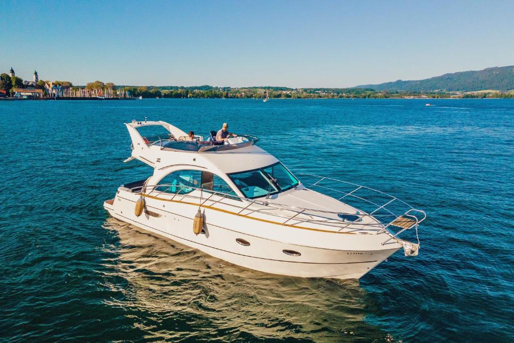 YachtHotel Helvetia Spa- und Wellnessdomizil - Yate A Motor De Lujo II