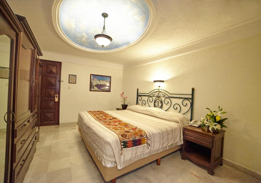 Postel nebo postele na pokoji v ubytování Hotel Francis Drake
