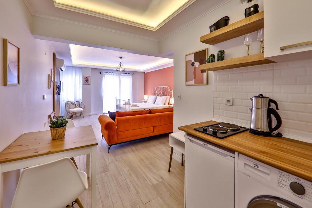 Kuchyň nebo kuchyňský kout v ubytování Yaz Apart Hotel