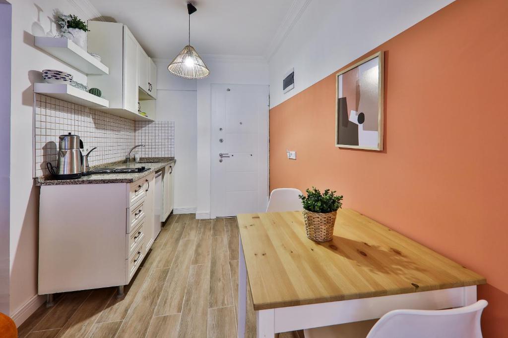 Kuchyň nebo kuchyňský kout v ubytování Yaz Apart Hotel