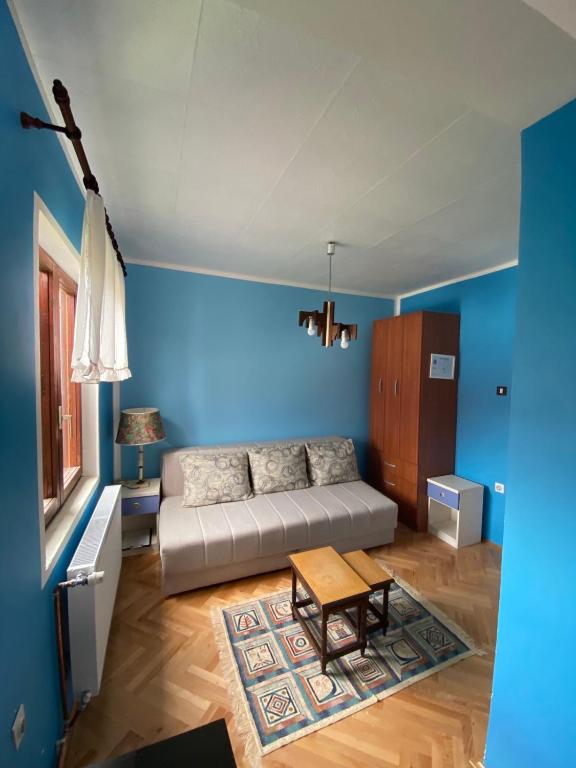 Posezení v ubytování Ozrenska bašta apartmani