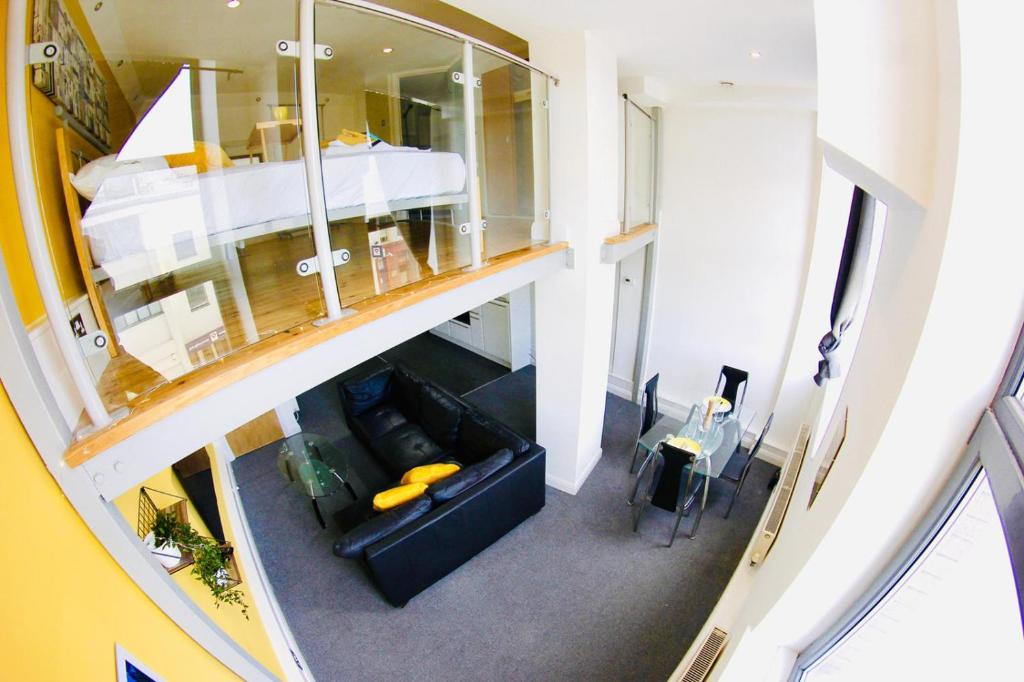 Charming 1 Bedroom Mezzanine Apartment