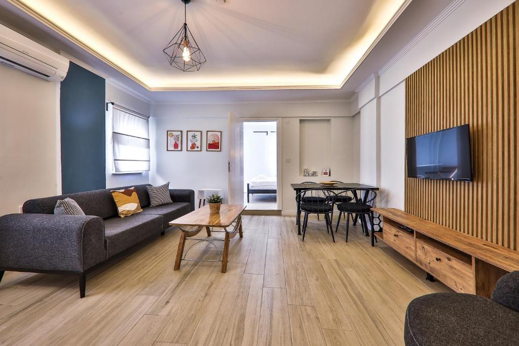 TV a/nebo společenská místnost v ubytování Yaz Apart Hotel