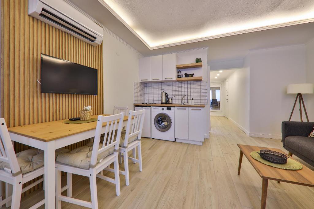 Kuchyň nebo kuchyňský kout v ubytování Yaz Apart Hotel