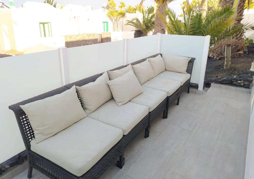 Posezení v ubytování Villa Sun and sea 1 front de mer Playa Rocca Costa Teguise