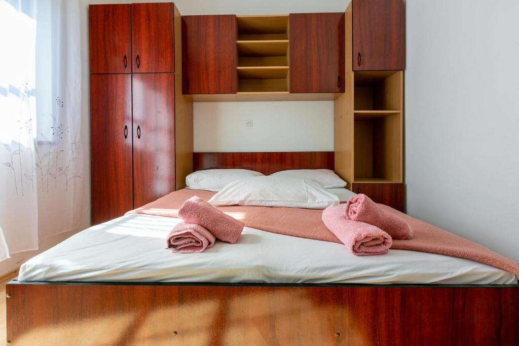 Posteľ alebo postele v izbe v ubytovaní Apartments and Room Ruzica